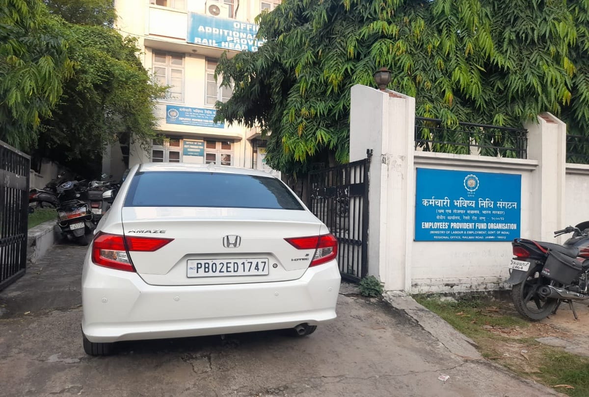 Cbi raid at epfo director office Jammu lagre number of fake claims settled during lockdown