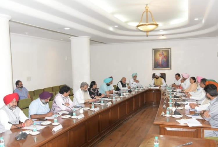 Punjab cabinet passed a resolution expressing solidarity with the farmers and their demands