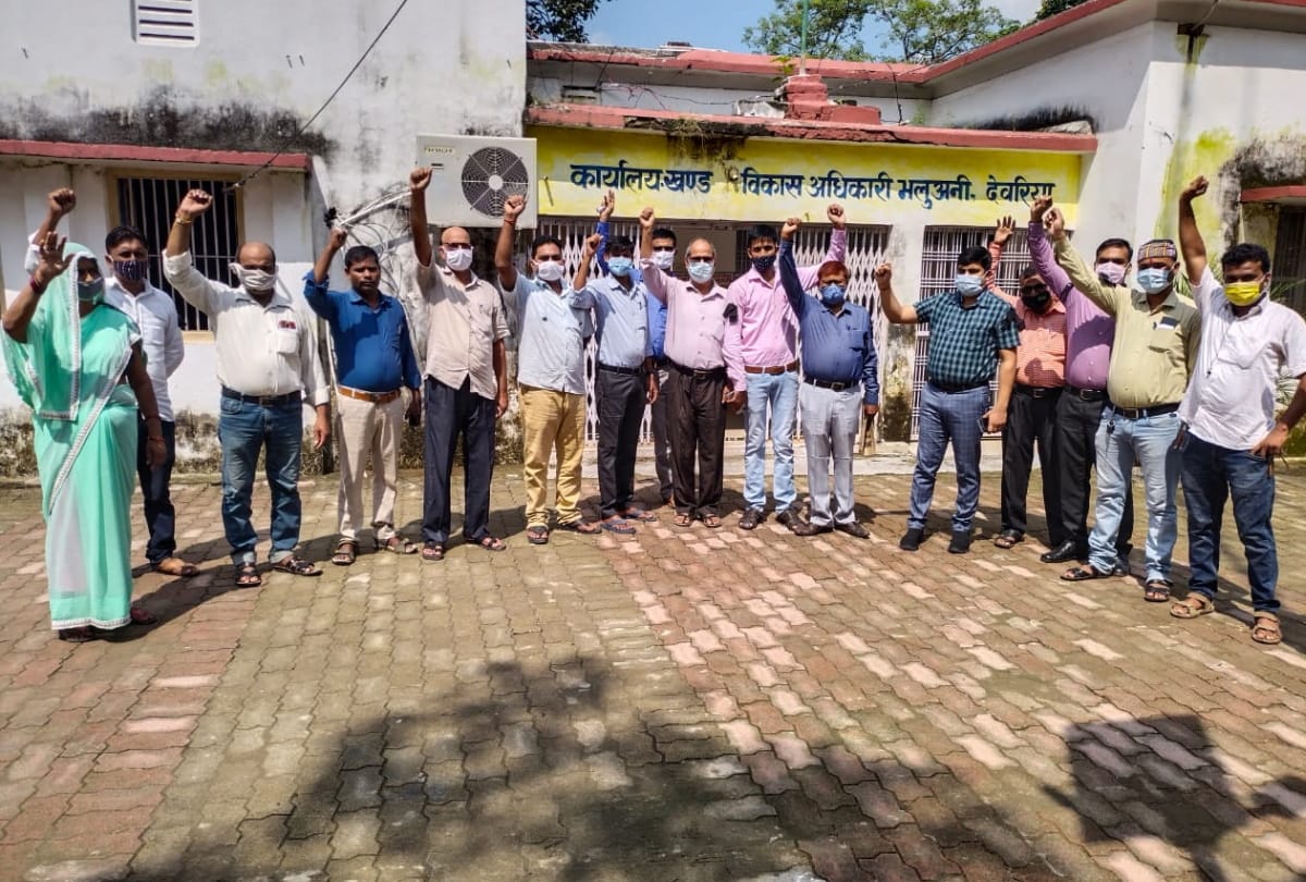 Employees opened front against ministers son in Deoria