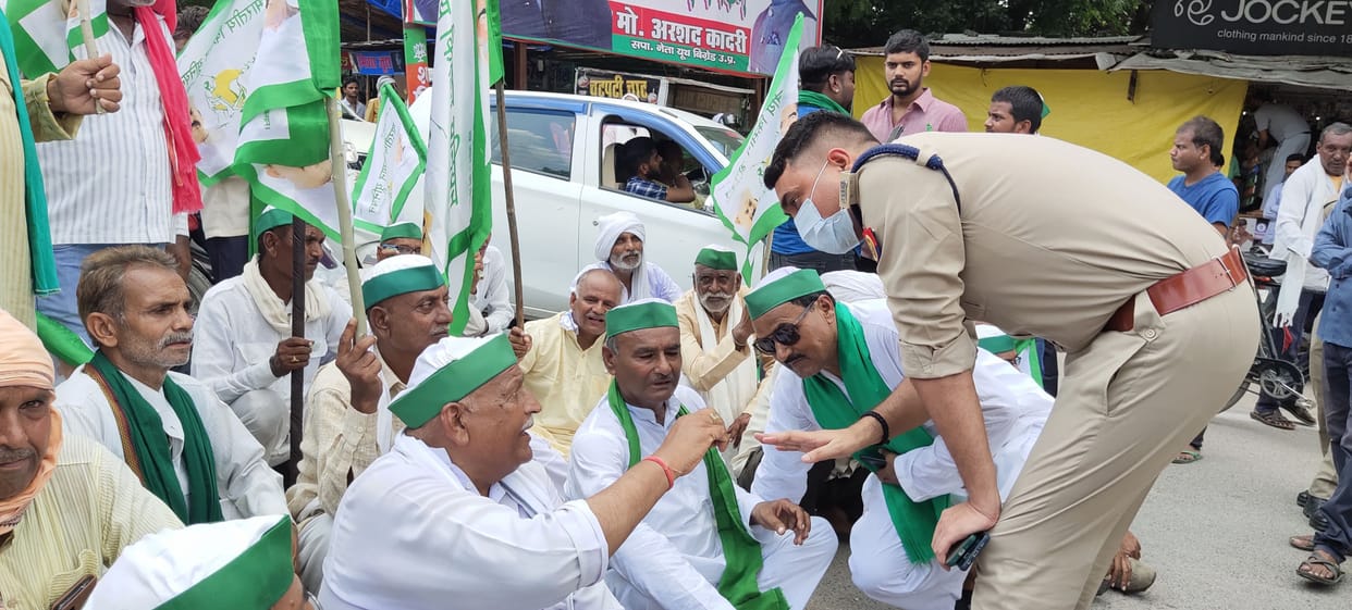 Mixed effect of Bharat Bandh, BKYU jammed Ambedkar intersection, shouting slogans