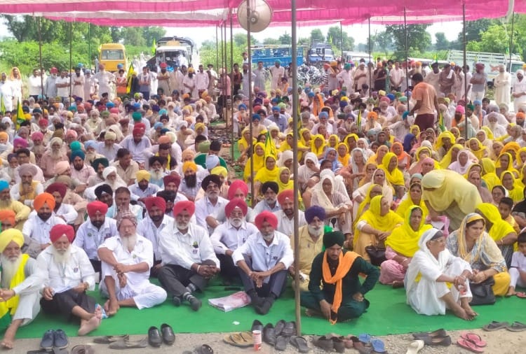 Broad impact of Farmers bharat bandh in Punjab rail and road traffic stalled