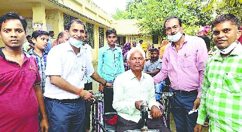 Poor welfare owner of 156 bigha land got tricycle