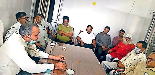 Keep transparency in the purchase of produce, DMEO gave instructions to the arhtiyas and officers in the meeting