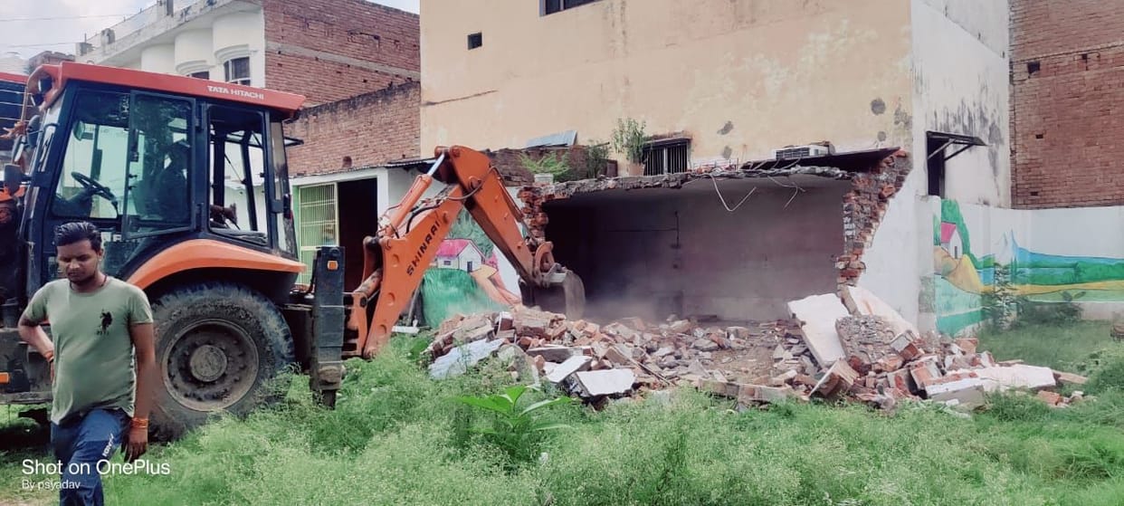 Illegal encroachment removed from district panchayat land