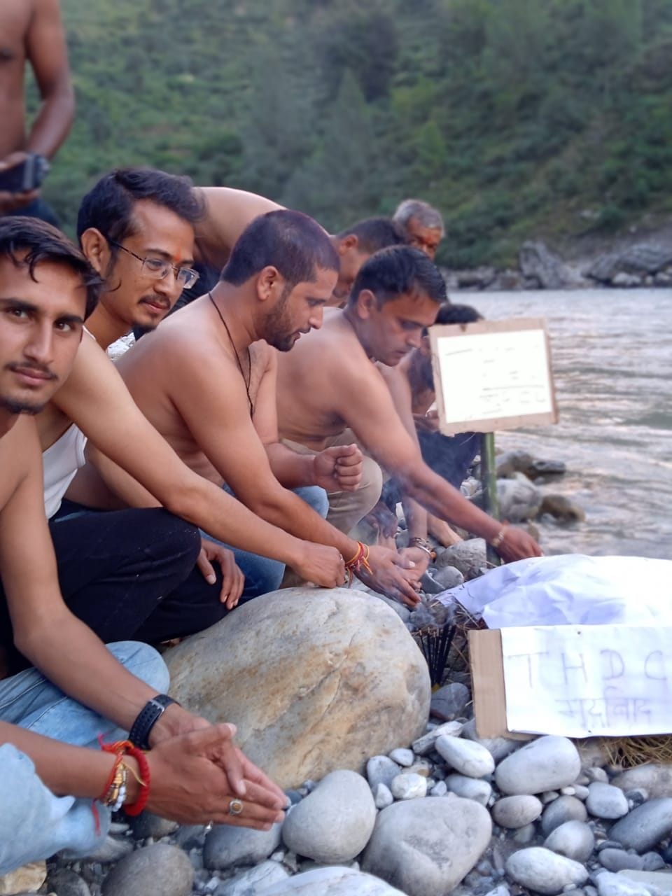 Villagers of Haat village did Pinddaan of THDC and administration