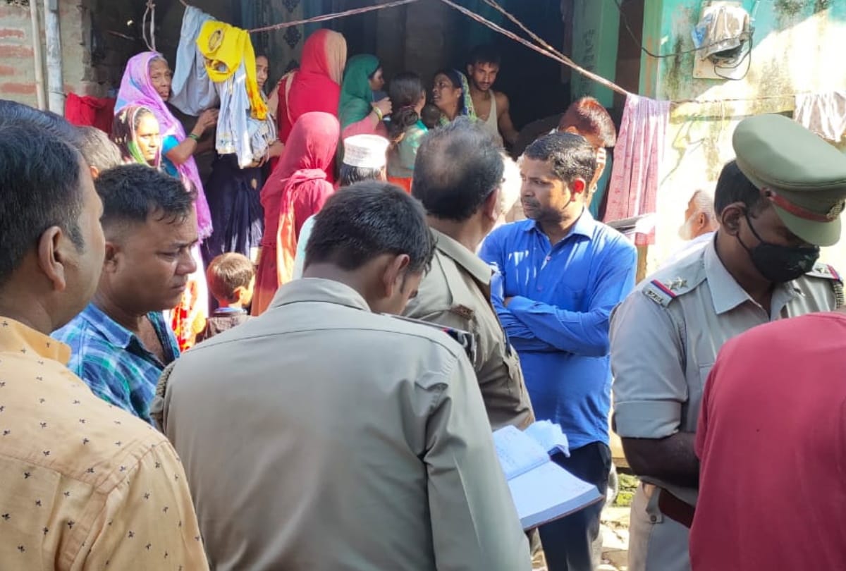 Married woman dead body found hanging in Kushinagar