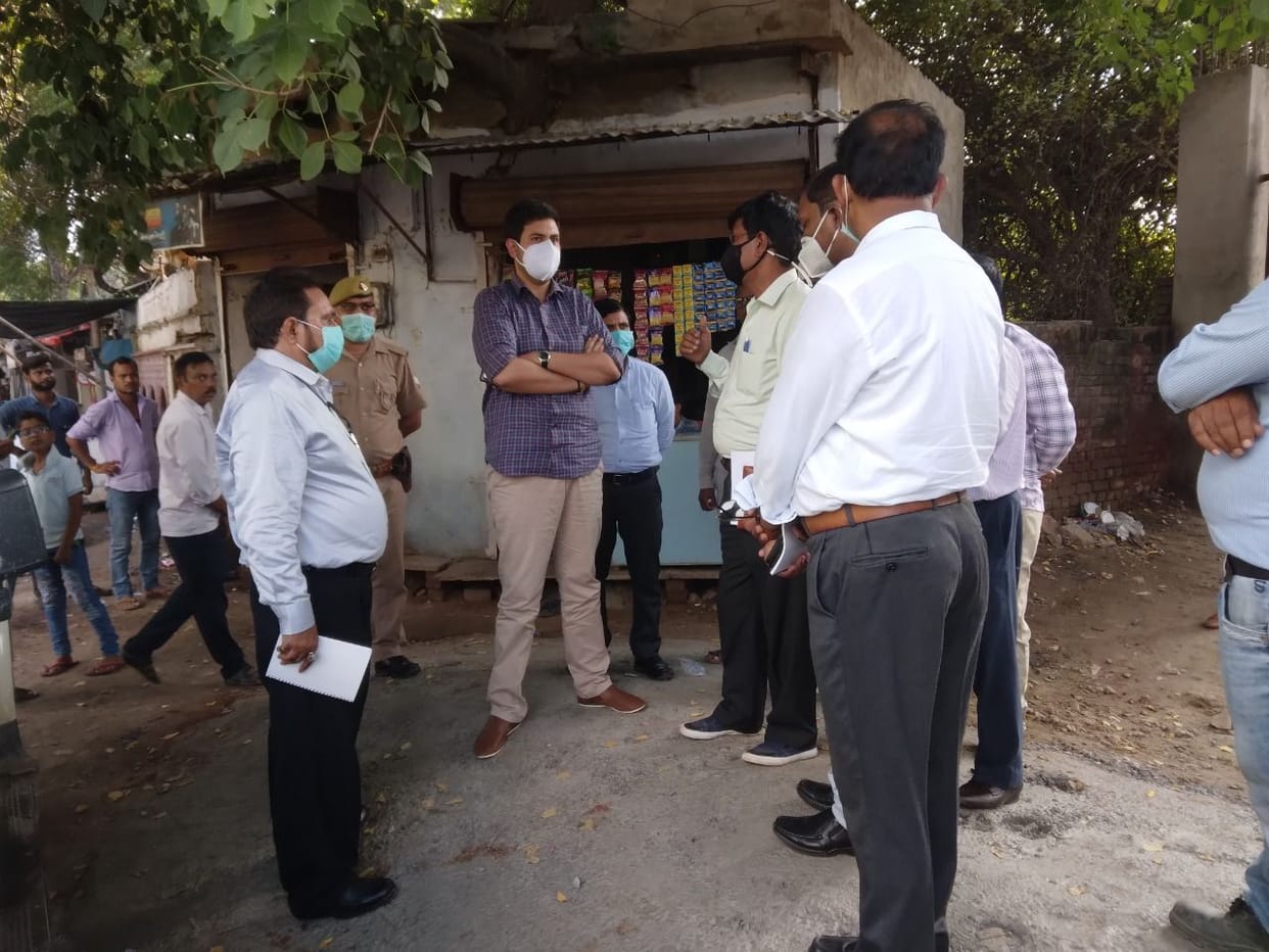 Mathura: Road found sunken at many places on Mathura-Vrindavan main road