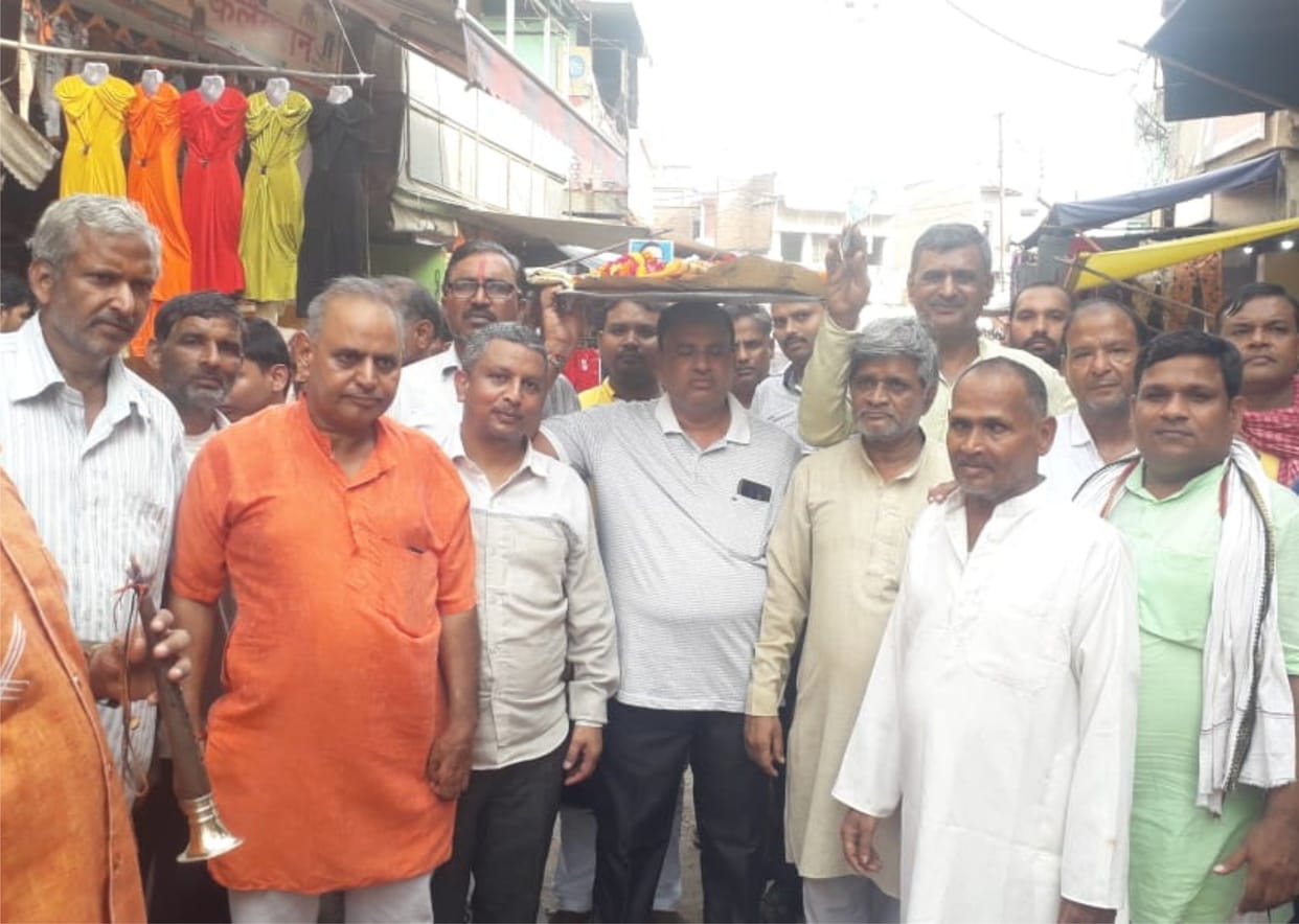Mathura: Dress Yatra was taken out, Thakurji's enjoyment