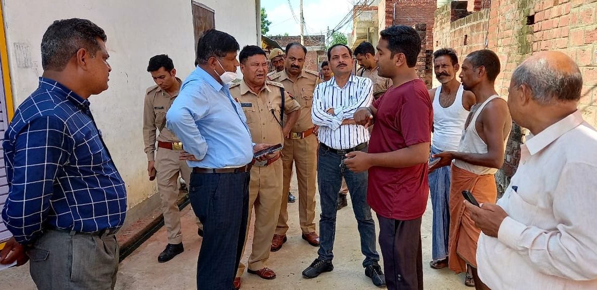 Police force was deployed in Sarai Gujarmal, there were banners of houses for sale.