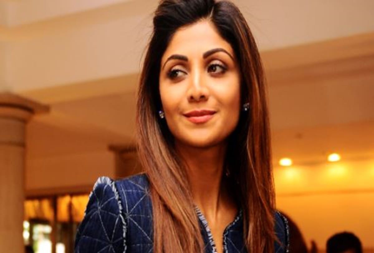 Shilpa shetty  asks Kirron to adopt her tells Sikandar I am taking the jewellery