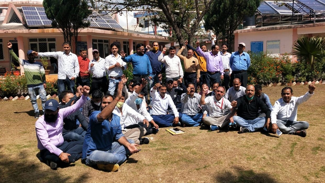 Staff Teacher Coordination Committee demonstrated in the Collectorate
