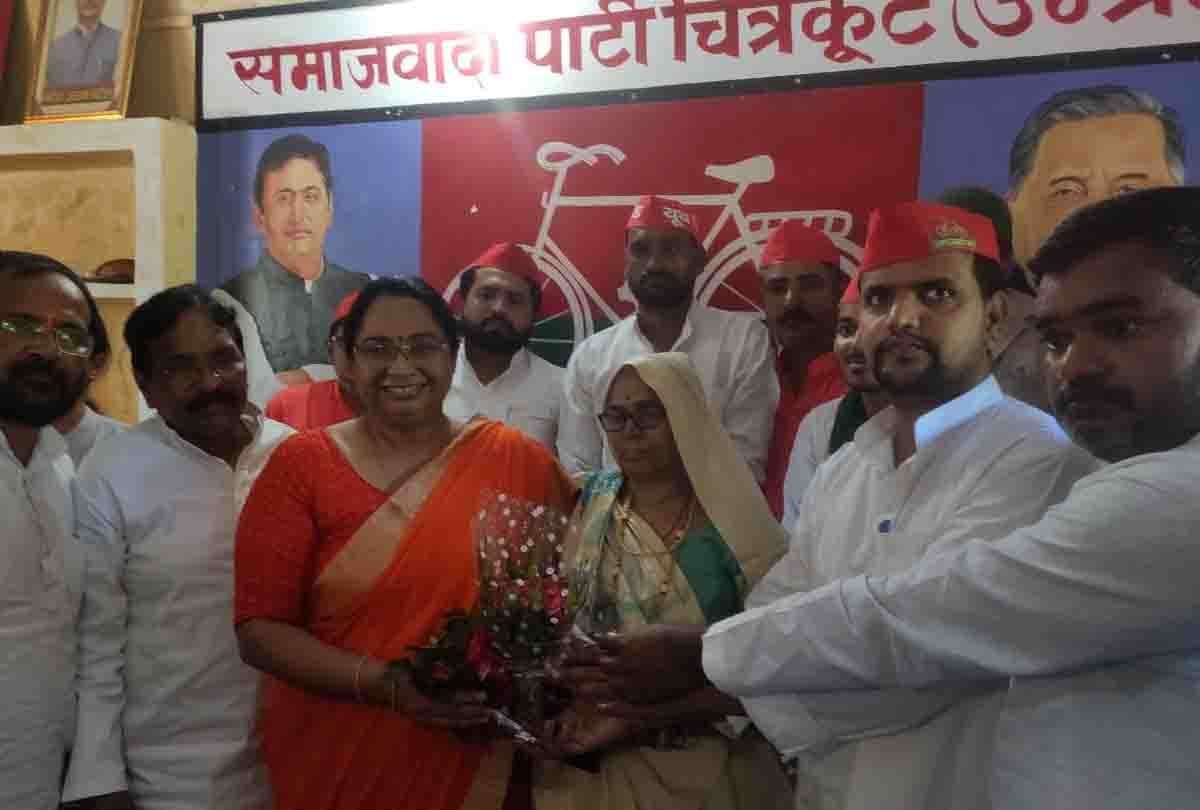 samajwadi party leader juhie singh attacked on government