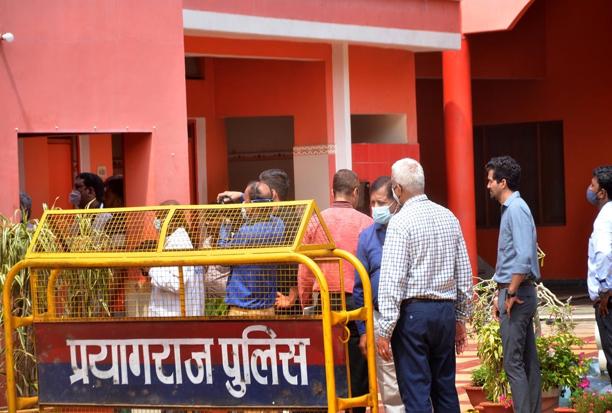 Prayagraj: Data not recovered from mobile, now CBI is looking for Anand Giri's laptop