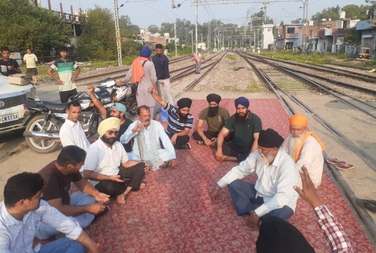 Bharat Bandh: Farmers Block Highway and Railway Track in Punjab