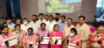 जनमंच सभागार में आंगनबाडी कार्यकत्रियों को स्मार्ट फोन वितरण समारोह में स्मार्ट फोन के साथ व मौ?