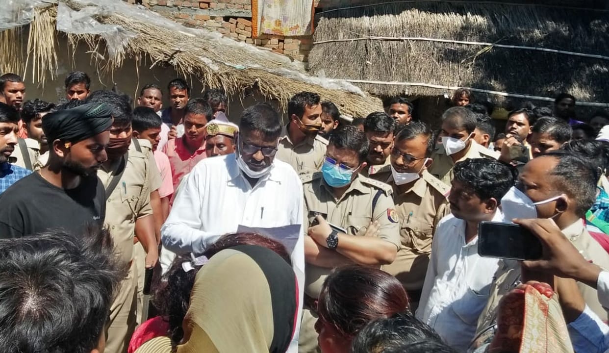 Villagers protested by keeping the body of the girl student