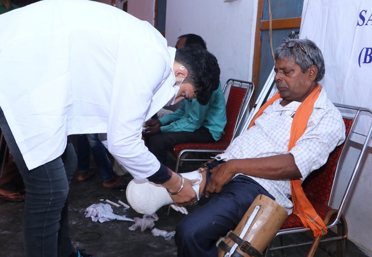 Faces of the disabled blossomed after receiving artificial limbs