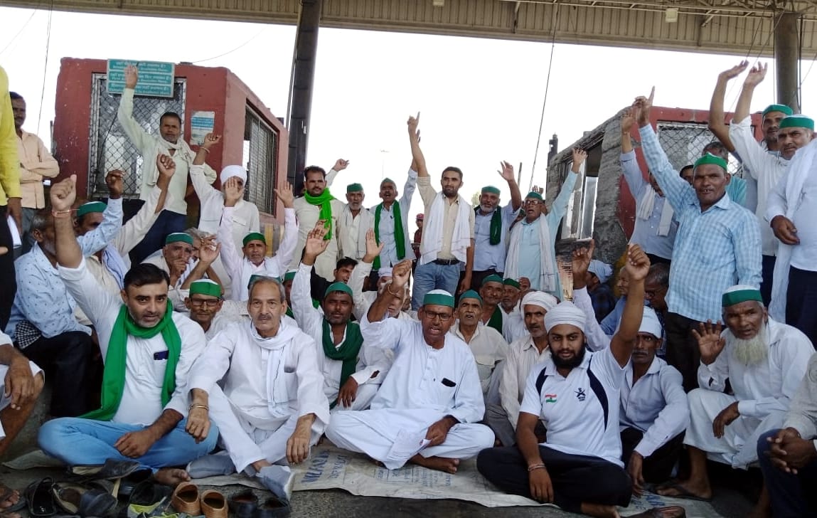 The roads of the district including the National Highway remained jammed,