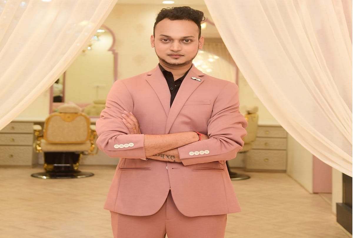 Makeup artist Aditya Kumar gives free training to the needy