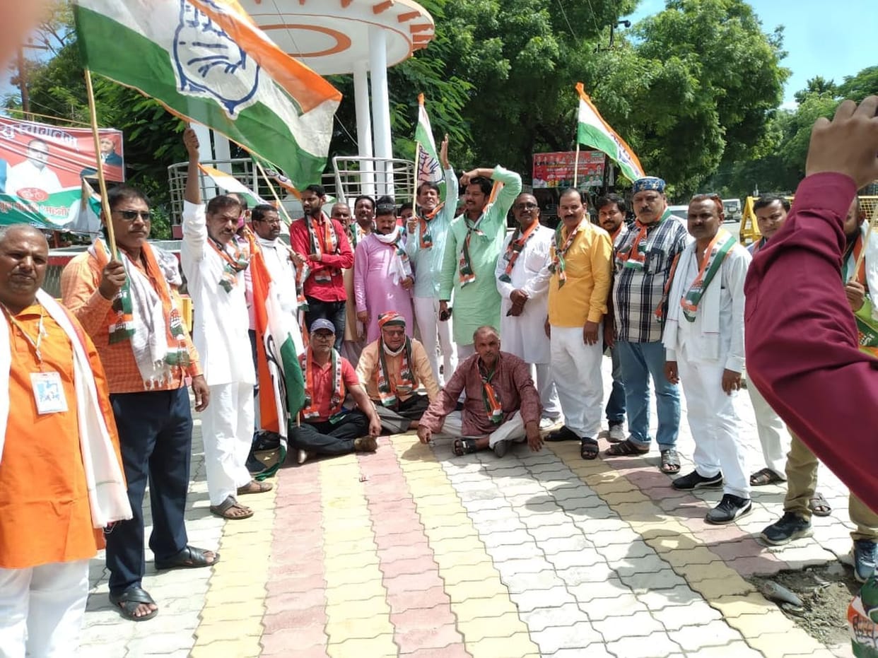 Angry Congressmen protest against the trial