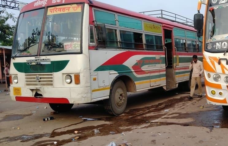roadways bus, break pipe cut