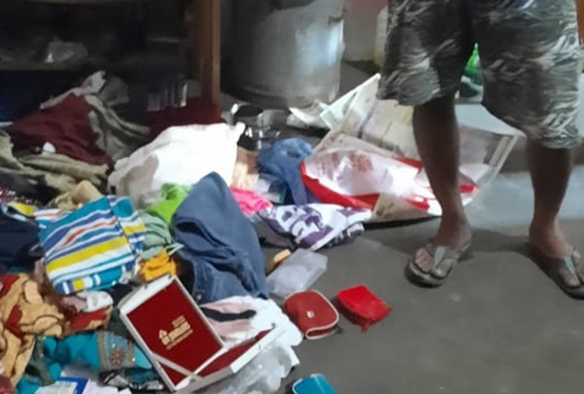 thieves stolen cash and jewellry from factory worker house in Etmaddaula Agra