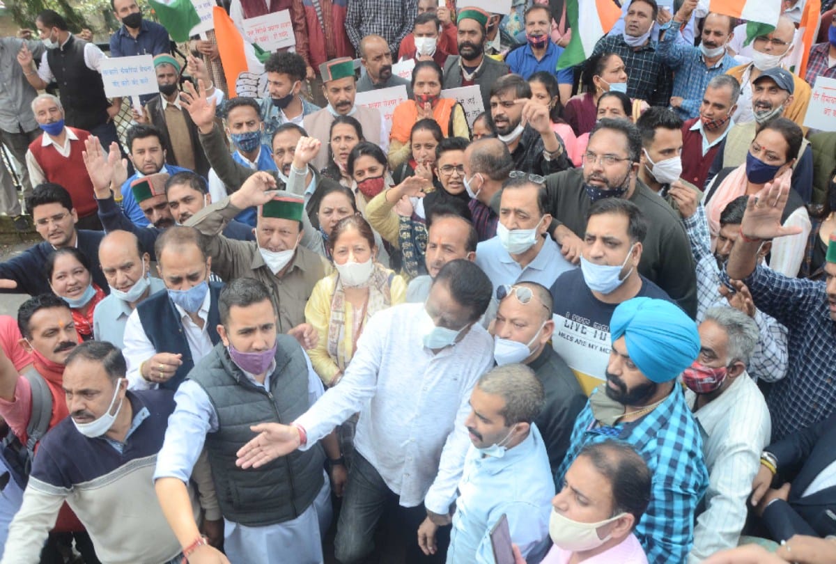 Himachal Congress protested against giving jobs to outsiders