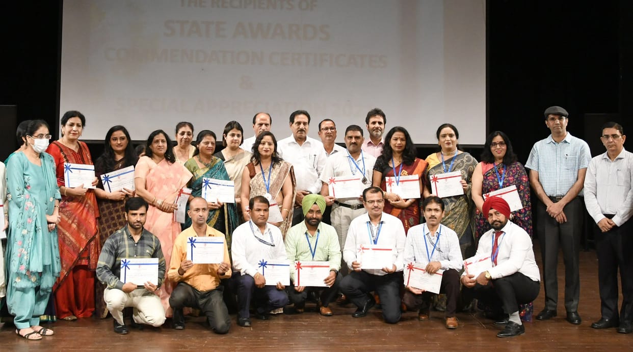 Ten teachers honored with State Award for best work