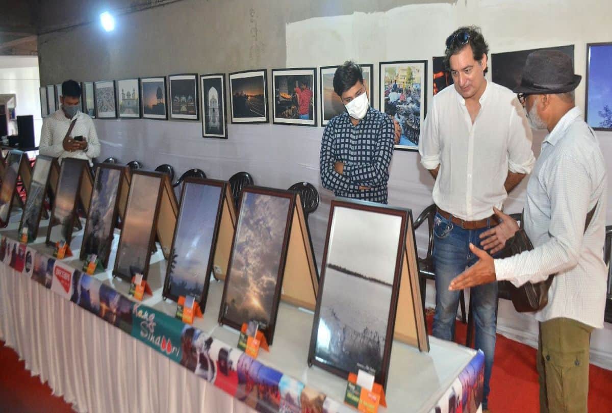 Exhibition Of Pictures And Antique Cameras At Amar Ujala Office Visits Today