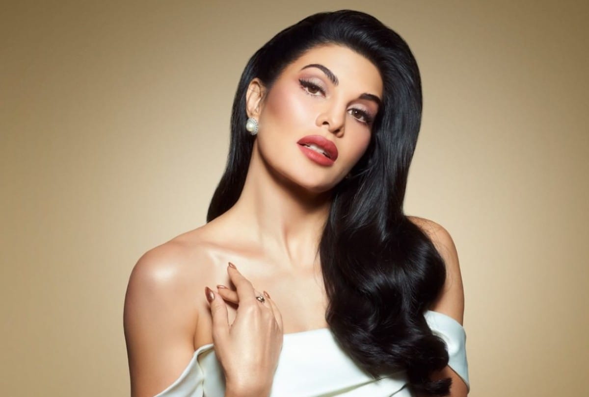 jacqueline fernandez Wear white off White Gown Pics And Cost