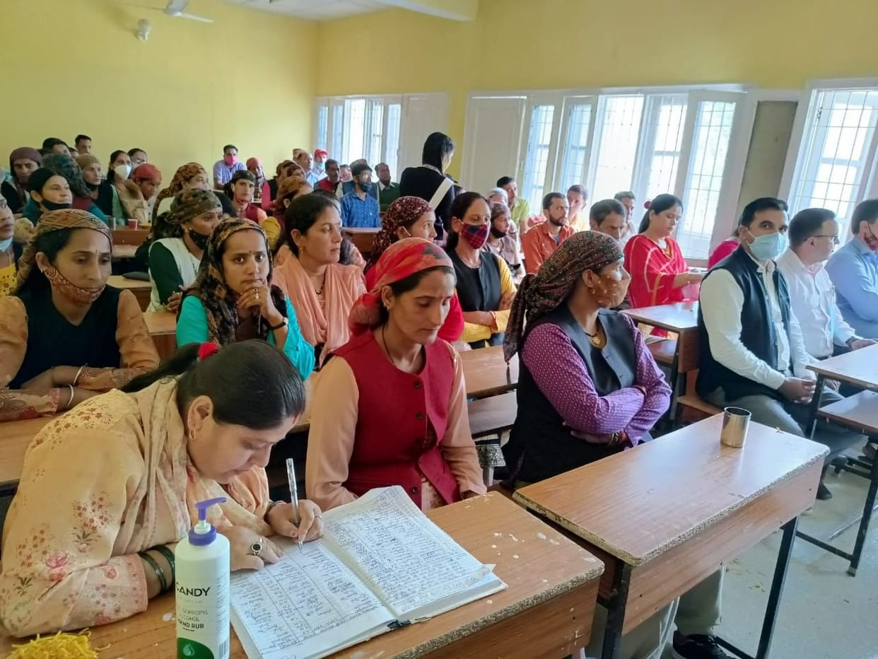teacher give progress report of online study