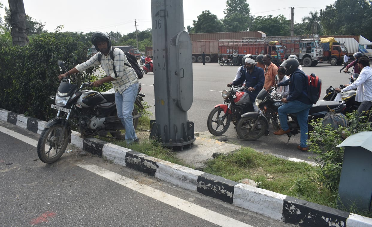 Toll jam, farmers roar