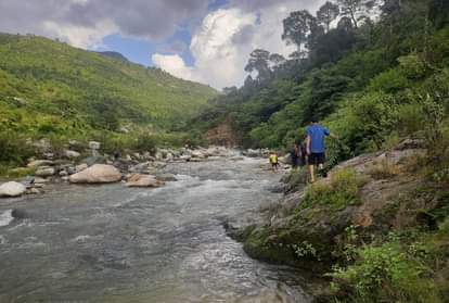 नाले में बही बच्ची के लिए चलाया गया सर्च ऑपरेशन