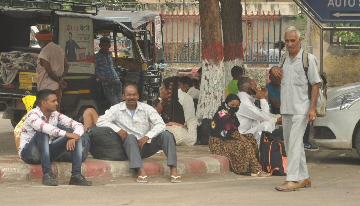 Bharat Bandh: Some slept in the waiting rooms of railway station and bus stand and some spent time sitting