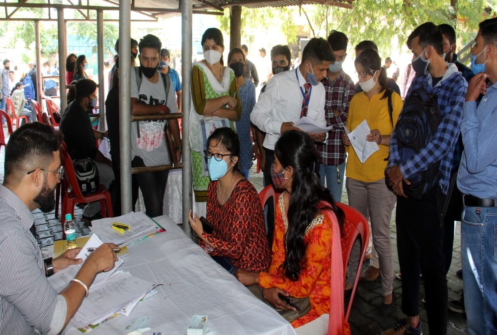 Rojgar Mela In Dehradun: Huge Crowd of Unemployed Youth in Rojgar Mela Photos