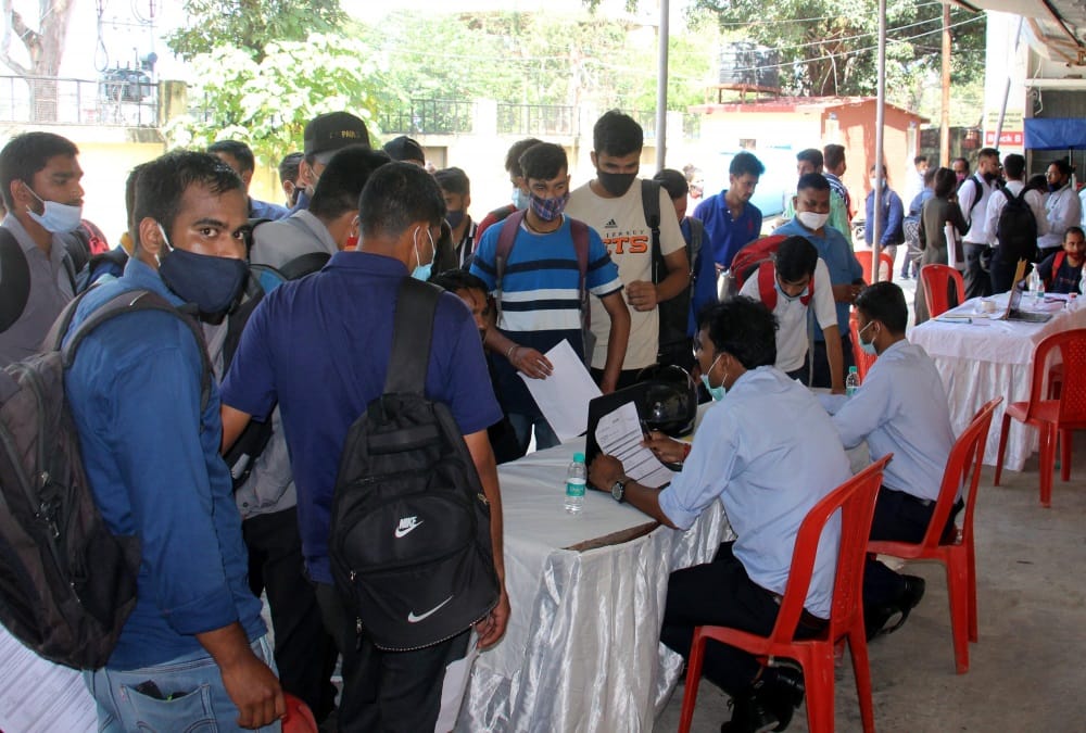 Rojgar Mela In Dehradun: Huge Crowd of Unemployed Youth in Rojgar Mela Photos