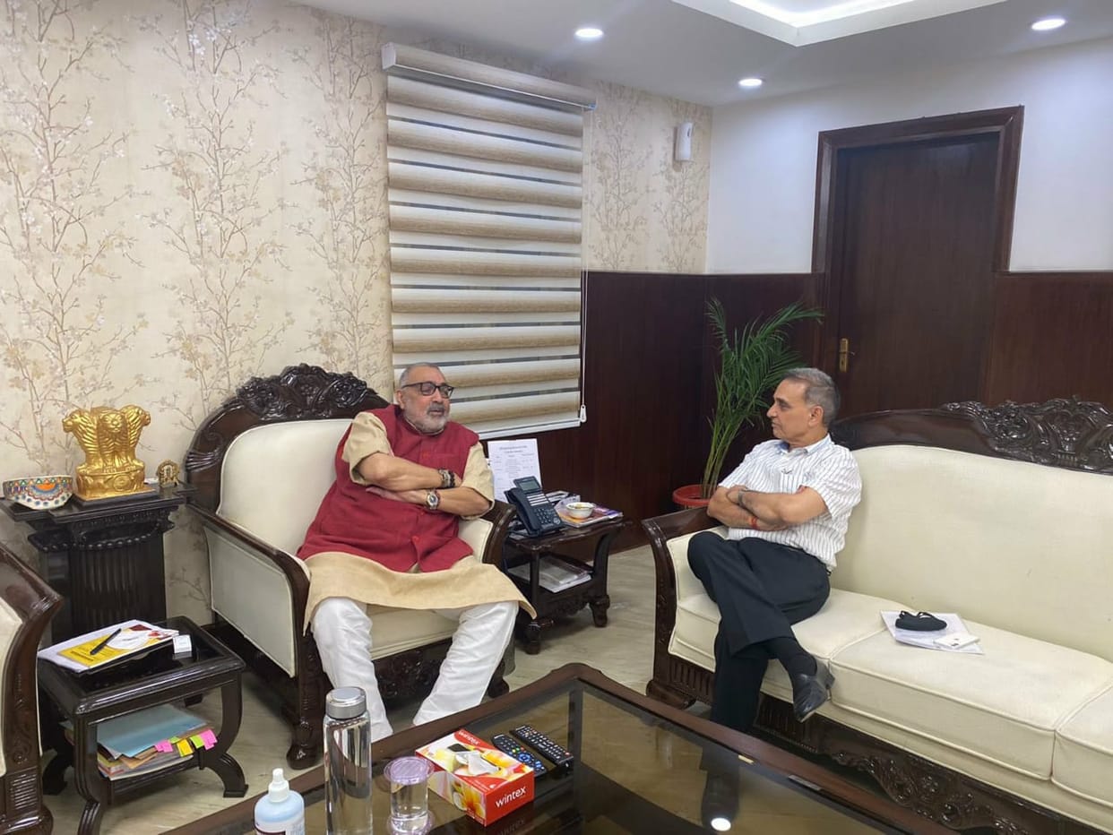 MP met the Union Minister for the construction of 15 roads
