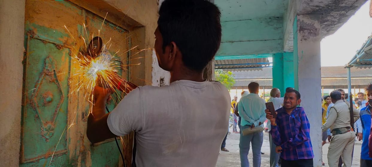 17 shops vacated from the possession of traders