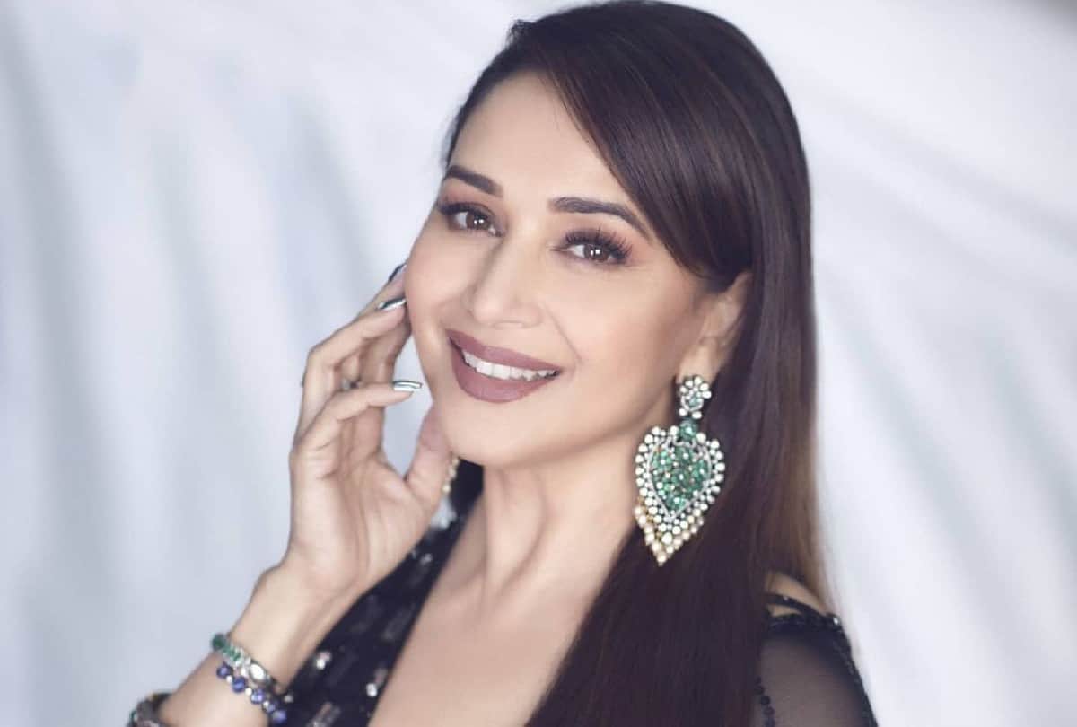 Madhuri Dixit Black Saree Looks Stunning Check Out Pics And Cost