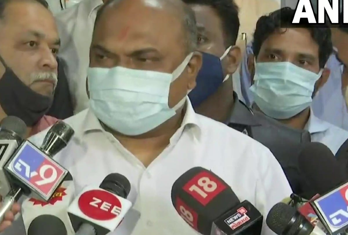Maharashtra transport minister Anil Parab came to ED ofiice in 100 crore extortion case