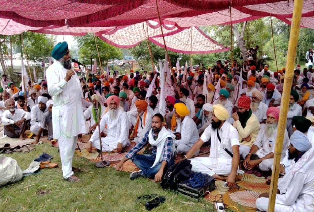 Kisan Sangharsh Samiti protest at DC office in Amritsar