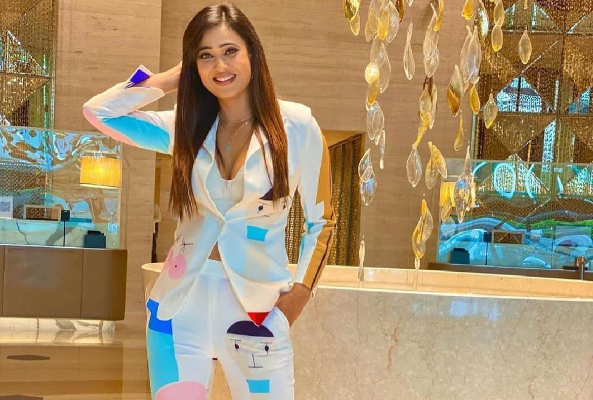 Shweta Tiwari Glamorous Look in Nude Color Dress Photos