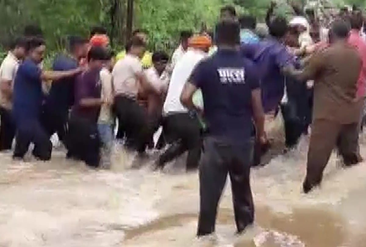 bus got swept away while crossing an inundated bridge in Maharashtra's Yavatmal district