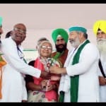 राजिम मंडी किसान सभा में किसान नेता राकेश टिकैत