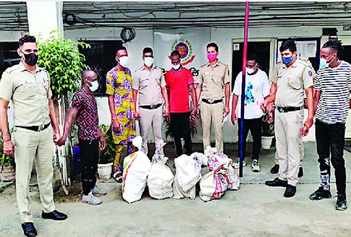  Delhi News : Illegal bar was running in Nihal Vihar five arrested
