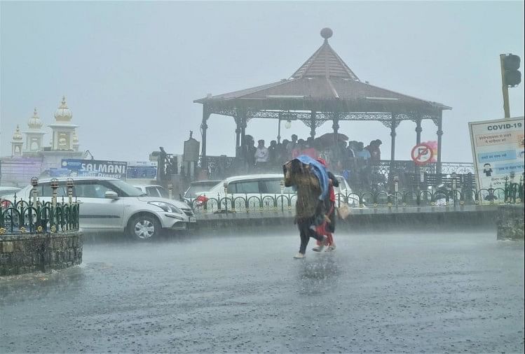 Uttarakhand Weather: पहाड़ से मैदान तक रुक-रुककर हो रही बारिश ने बढ़ाई ठंड, बर्फबारी का येलो अलर्ट