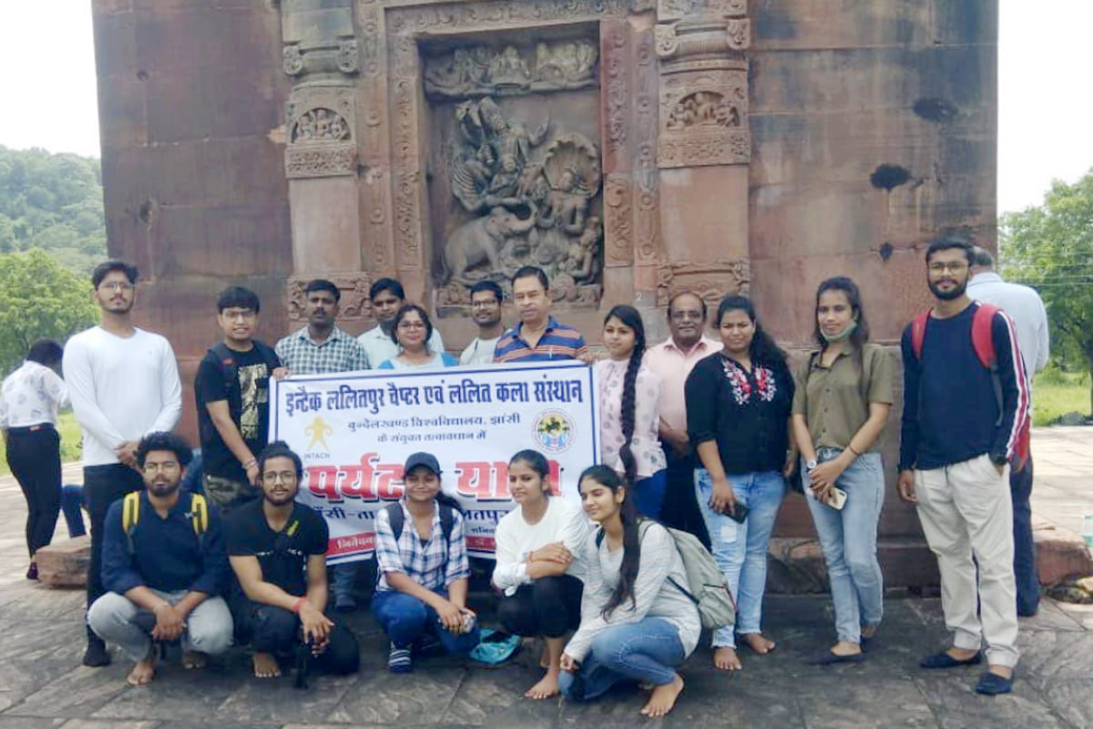 jhansi's students visited devgarh