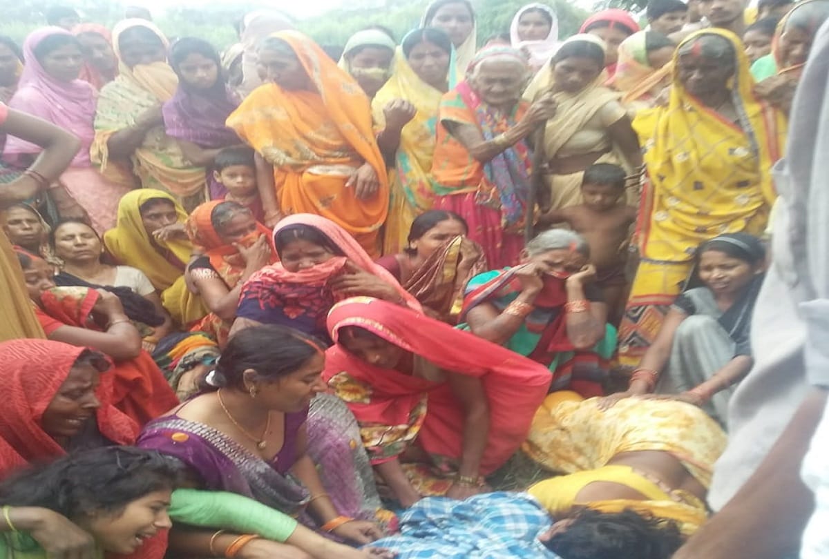 Home guard dies due to electrocution in sonebhadra while he connecting motor wire for irrigation in  field