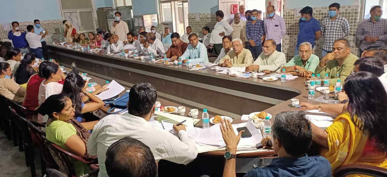 There was a ruckus, cleanliness, broken road and encroachment issues before the meeting of the city council