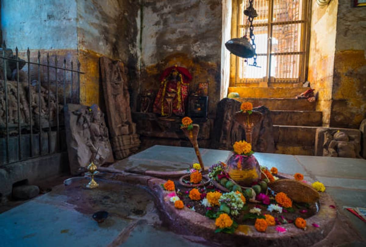agnikund mahadev temple shiv temple in bangladesh has a constant flame of fire scientists have not been find out the mystery